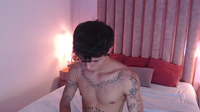 Enzo Hunter online show from September 2025 04:50:02 AM
