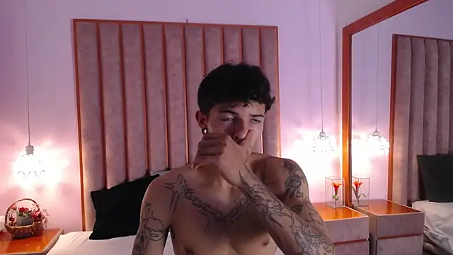 Enzo Hunter online show from October 2025 04:04:02 AM