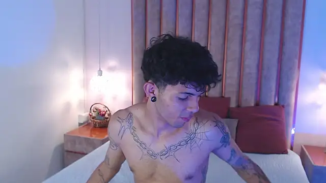 Enzo Hunter online show from October 2025 04:36:01 AM