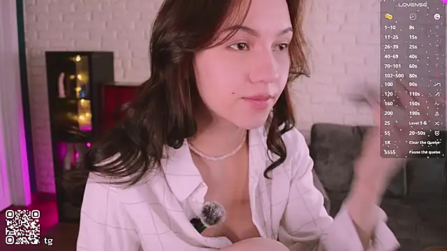 Snapshot of KendalHottt chatting on October 2025 05:53:01 AM KendalHottt online show from October 2025 05:53:01 AM