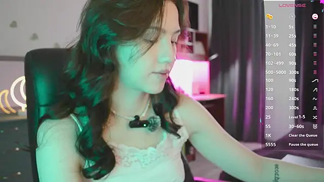 Snapshot of KendalHottt chatting on October 2025 04:44:01 AM KendalHottt online show from October 2025 04:44:01 AM