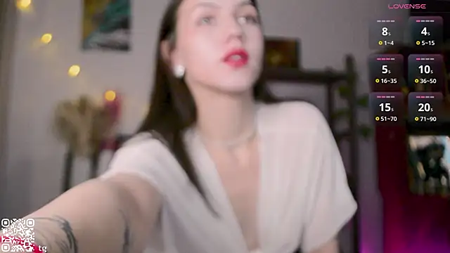 Snapshot of KendalHottt chatting on December 2025 02:49:01 AM KendalHottt online show from December 2025 02:49:01 AM