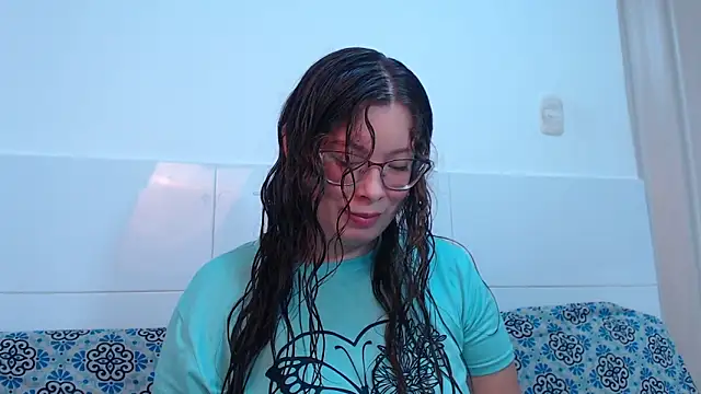 Snapshot of zoewhite2 chatting on November 2025 09:04:01 PM zoewhite2 online show from November 2025 09:04:01 PM