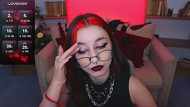 Snapshot of Mistress__Marcelline chatting on November 2025 10:20:01 AM Mistress Marcelline online show from November 2025 10:20:01 AM