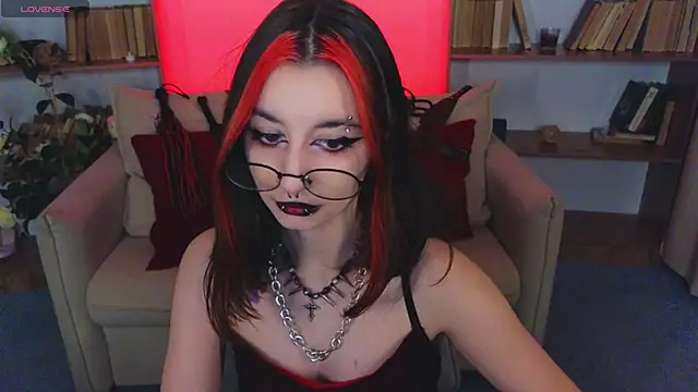 Snapshot of Mistress__Marcelline chatting on November 2025 10:03:01 AM Mistress Marcelline online show from November 2025 10:03:01 AM