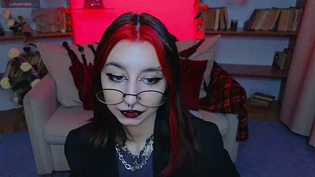 Snapshot of Mistress__Marcelline chatting on October 2025 09:52:01 AM Mistress Marcelline online show from October 2025 09:52:01 AM