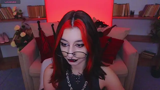 Snapshot of Mistress__Marcelline chatting on November 2025 09:46:02 AM Mistress Marcelline online show from November 2025 09:46:02 AM