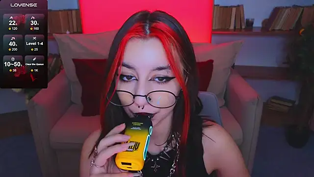 Snapshot of Mistress__Marcelline chatting on November 2025 10:30:02 AM Mistress Marcelline online show from November 2025 10:30:02 AM