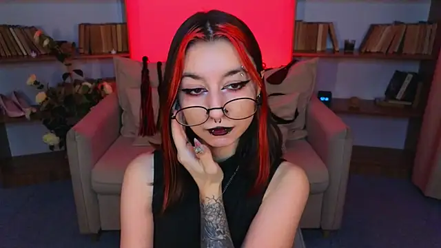 Snapshot of Mistress__Marcelline chatting on November 2025 09:53:02 AM Mistress Marcelline online show from November 2025 09:53:02 AM