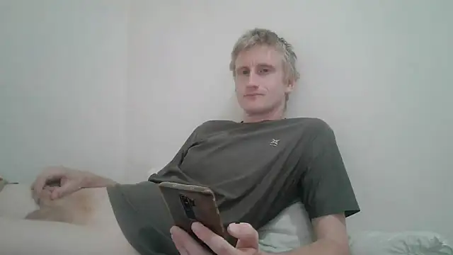 Snapshot of tcute0 chatting on May 2026 01:00:02 AM tcute0 online show from May 2026 01:00:02 AM
