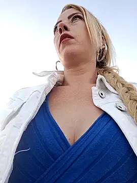 DeeA Blondy online show from September 2025 04:19:02 AM