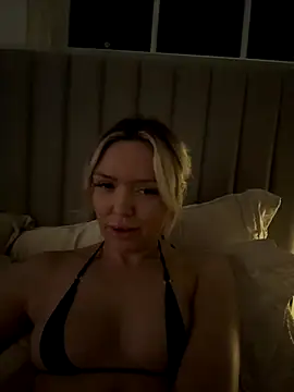 Snapshot of lolableux chatting on December 2025 01:28:02 AM lolableux online show from December 2025 01:28:02 AM