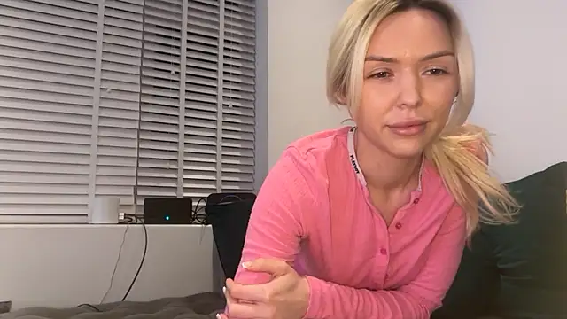 Snapshot of lolableux chatting on March 2026 09:05:02 PM lolableux online show from March 2026 09:05:02 PM