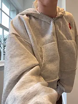 lolableux online show from February 2026 04:05:02 PM