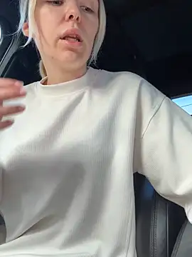 Snapshot of lolableux chatting on March 2026 05:00:01 PM lolableux online show from March 2026 05:00:01 PM