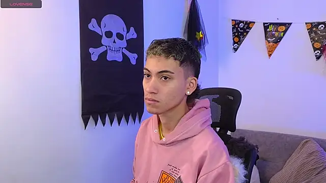 yulian vasquez online show from October 2025 12:18:01 PM