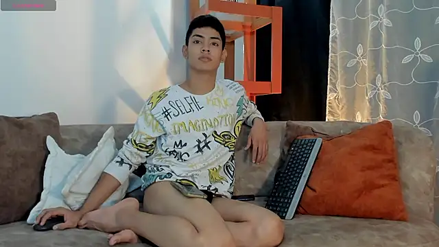 LoganTwink18 online show from February 2026 01:30:01 PM