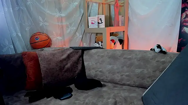 LoganTwink18 online show from April 2026 02:29:02 PM