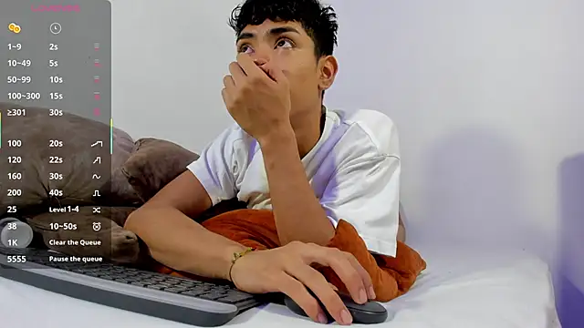 LoganTwink18 online show from January 2026 04:21:02 PM