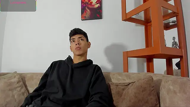 LoganTwink18 online show from December 2025 01:55:01 PM