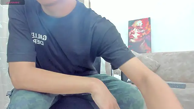 LoganTwink18 online show from March 2026 01:33:01 PM