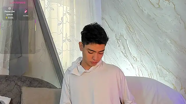 LoganTwink18 online show from March 2026 01:33:02 PM