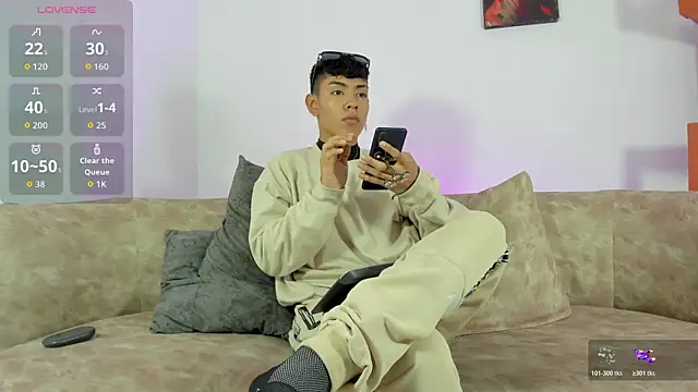 LoganTwink18 online show from November 2025 12:53:01 PM