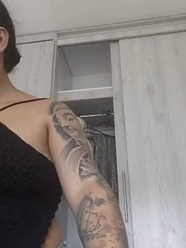 Valenn fernandez online show from April 2026 06:44:02 PM