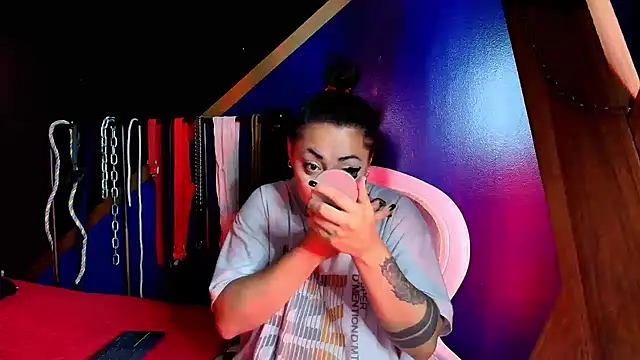 Snapshot of YiingandYang chatting on February 2026 06:26:01 PM YiingandYang online show from February 2026 06:26:01 PM