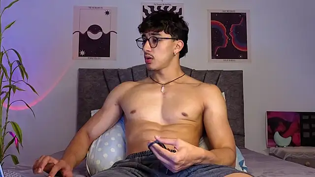 LatinReall online show from November 2025 02:11:01 AM