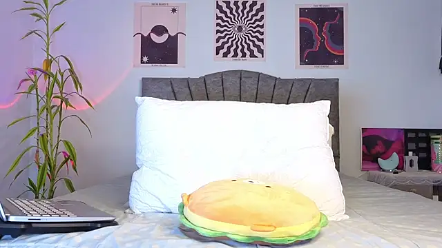 LatinReall online show from December 2025 01:05:01 AM