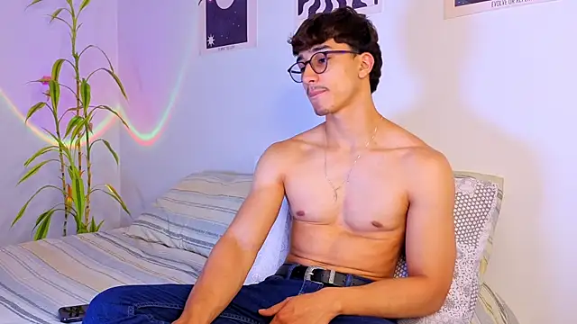 LatinReall online show from September 2025 03:57:01 AM