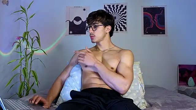 LatinReall online show from October 2025 01:26:01 AM