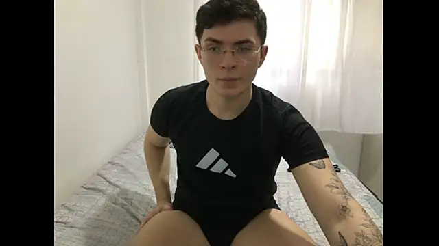 MatheusYoko online show from October 2025 04:11:02 PM