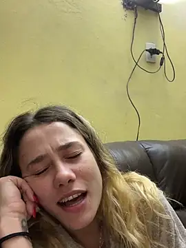 Snapshot of blond-96 chatting on September 2025 11:05:01 PM blond-96 online show from September 2025 11:05:01 PM