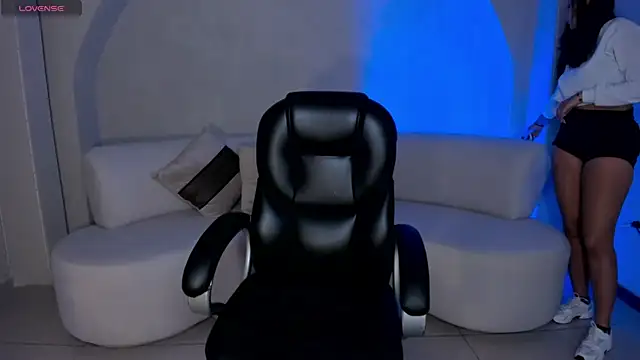Snapshot of AmbarJames_ chatting on October 2025 12:09:01 PM AmbarJames online show from October 2025 12:09:01 PM