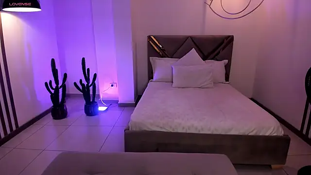 AmbarJames  online show from January 2026 12:11:02 PM