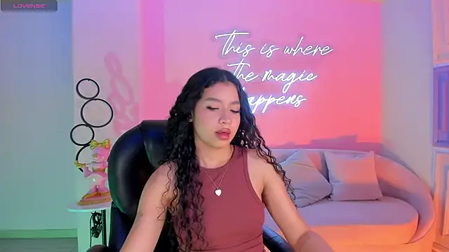 Snapshot of SophieHouston_ chatting on November 2025 03:49:02 AM SophieHouston online show from November 2025 03:49:02 AM