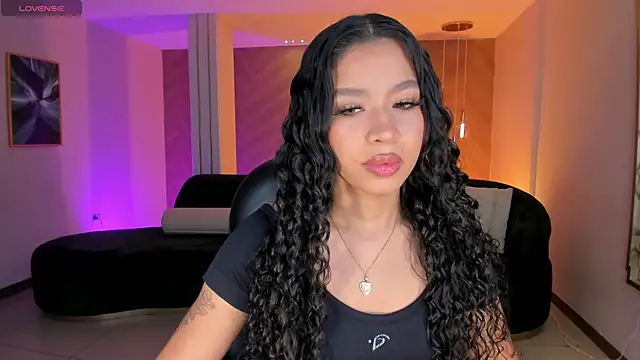 Snapshot of SophieHouston_ chatting on December 2025 04:22:01 AM SophieHouston online show from December 2025 04:22:01 AM