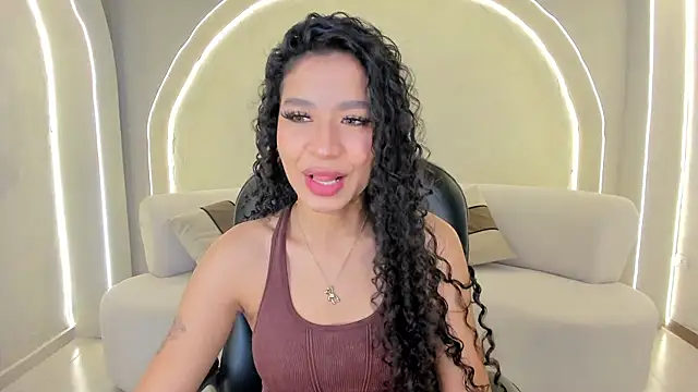 Snapshot of SophieHouston_ chatting on October 2025 03:38:01 AM SophieHouston online show from October 2025 03:38:01 AM