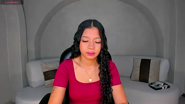 Snapshot of SophieHouston_ chatting on October 2025 04:33:01 AM SophieHouston online show from October 2025 04:33:01 AM