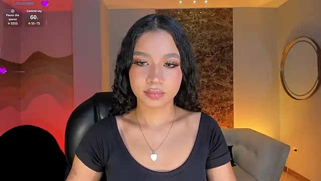 Snapshot of SophieHouston_ chatting on November 2025 04:35:02 AM SophieHouston online show from November 2025 04:35:02 AM