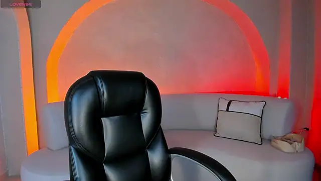 Snapshot of SophieHouston_ chatting on October 2025 04:55:02 AM SophieHouston online show from October 2025 04:55:02 AM