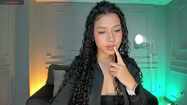 Snapshot of SophieHouston_ chatting on November 2025 04:05:01 AM SophieHouston online show from November 2025 04:05:01 AM