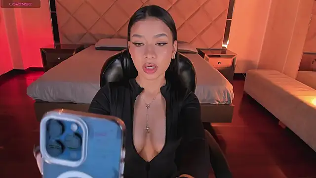 SophieHouston  online show from March 2026 04:05:01 AM