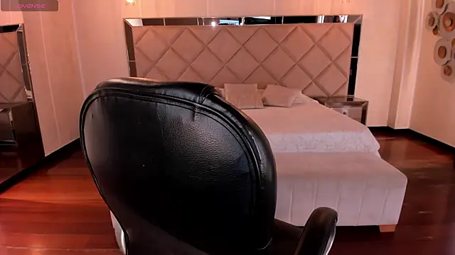 MilaLawrence online show from November 2025 08:51:01 PM