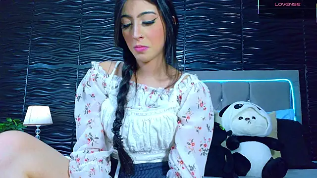 Ambar Bull online show from October 2025 01:36:01 PM