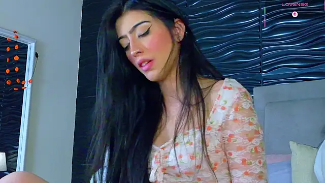 Ambar Bull online show from December 2025 01:05:02 PM