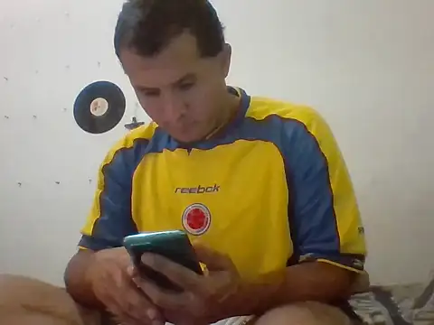 santiii   12 online show from February 2026 06:15:02 PM