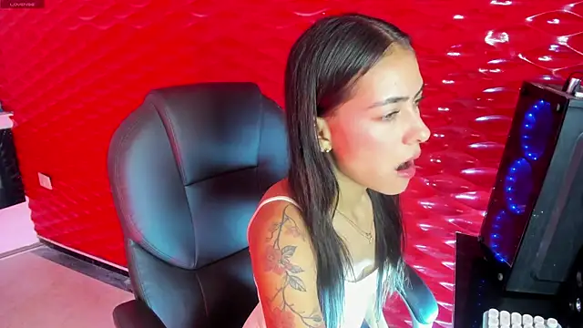 Snapshot of ValkaGrecco chatting on January 2026 11:41:02 PM ValkaGrecco online show from January 2026 11:41:02 PM